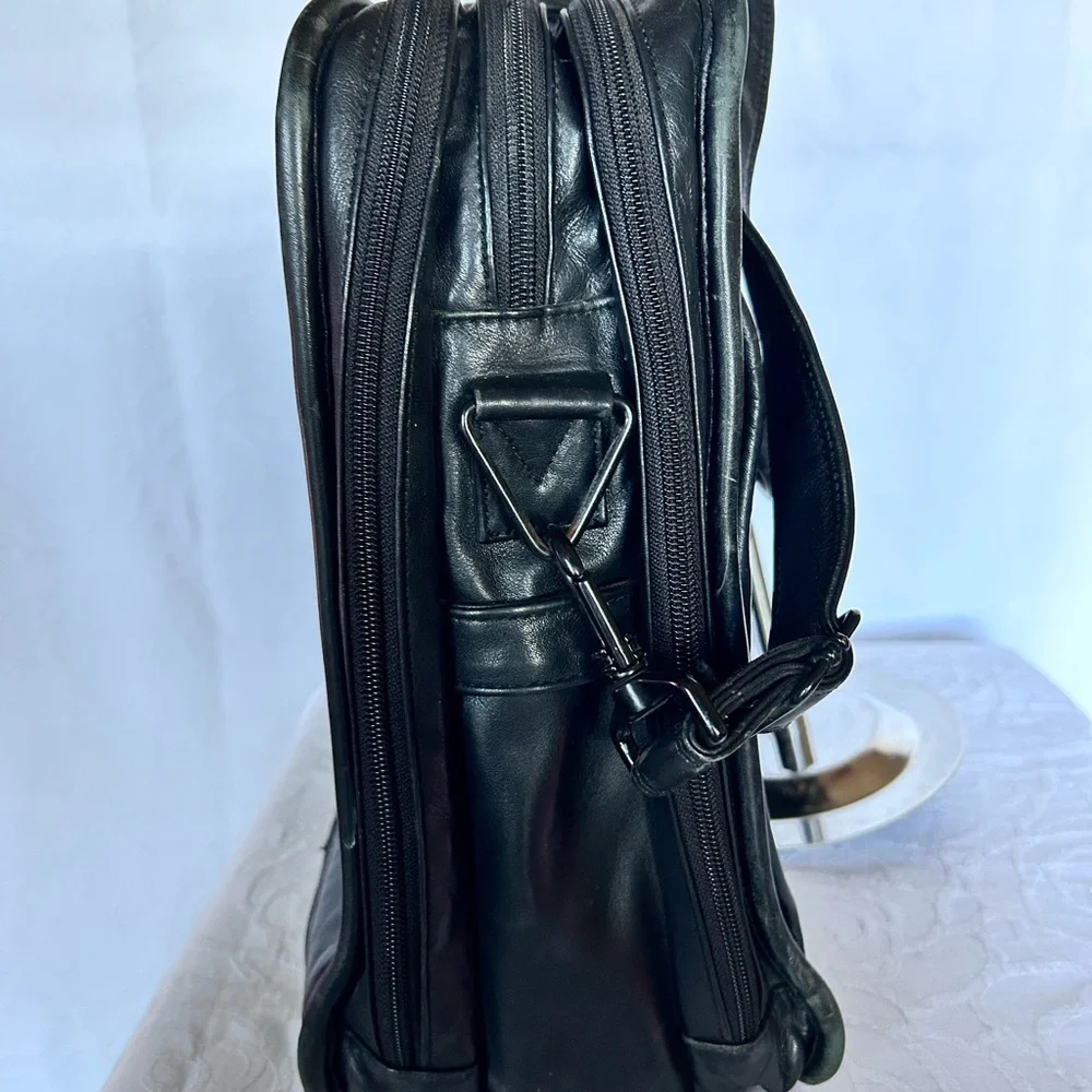 TUMI Classic Black Leather Business Briefcase Organizer.